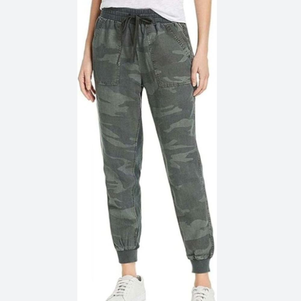 Splendid Women’s camo sweatpants joggers